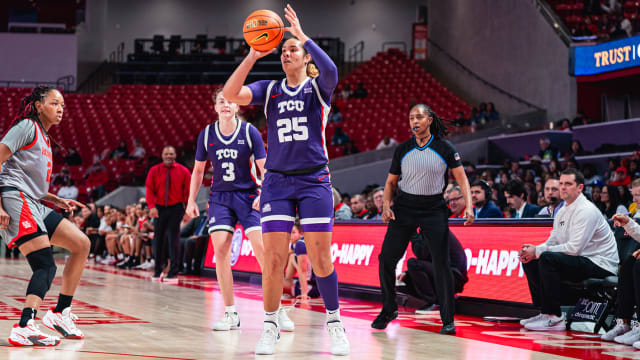 Sydney Harris shoots an unguarded 3-pointer.